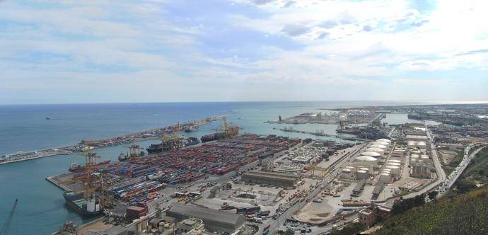El gas natural vehicular arriba al Puerto de Barcelona