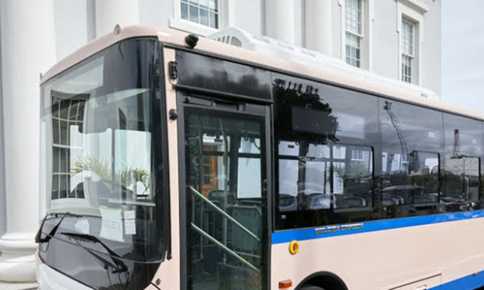 Bermudas recibe los primeros autobuses eléctricos de cero emisiones