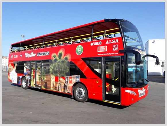 Uno de los cuatro autobuses turísticos de dos pisos de Alsa en Marrakech.