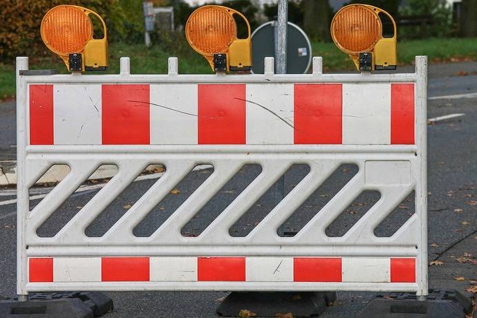 Cantabria ha instalado señalización del corte en la carretera que indica también los itinerarios habilitados al efecto.