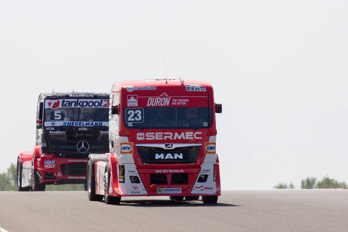 Antonio Albacete, con el número 23, en una de las carreras ya disputadas.