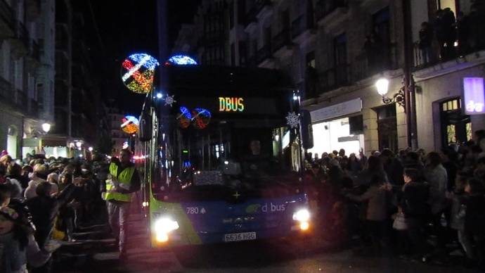 Autobús de Dbus en la cabalgata de los Reyes Magos de San Sebastián.