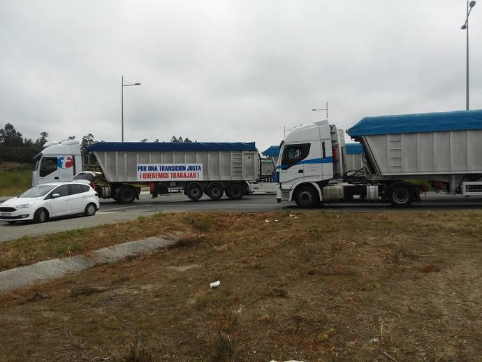 Los transportistas gallegos del carbón, en su camino hacia Madrid.