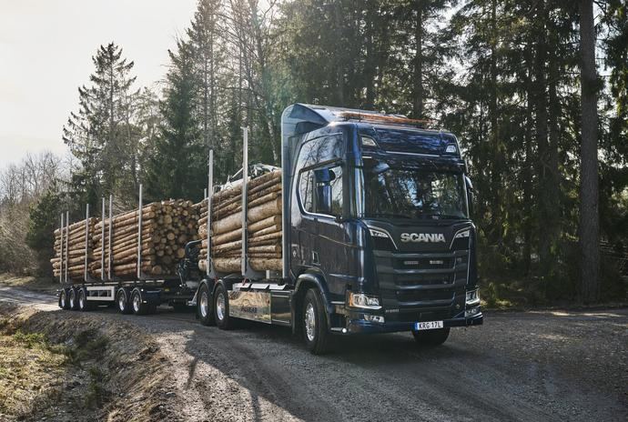 Los motores V8 de Scania pueden ganar peso gracias a los duotráilers