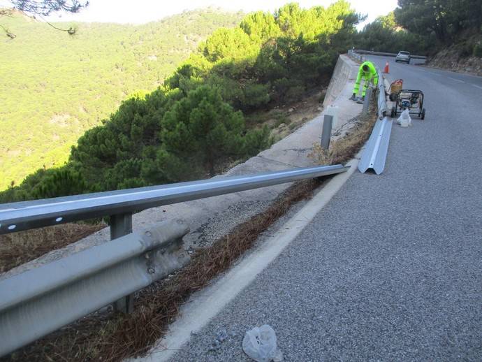 Andalucía completa la renovación del servicio de conservación de 10.500 kilómetros de carreteras