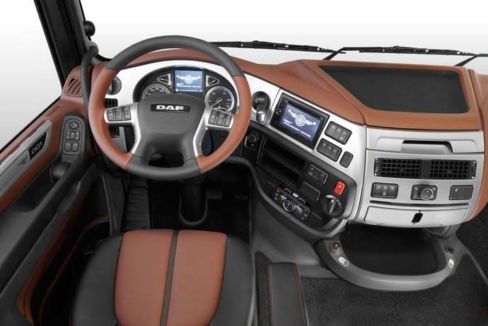 Interior del nuevo modelo XF por el 90 aniversario.