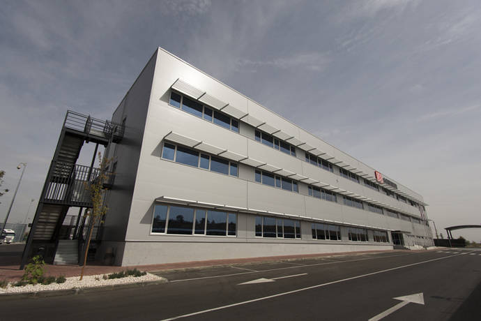 Imagen del nuevo centro logístico de la compañía DB Schenker. 