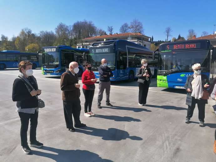 Dbus junto con las personas mayores y con diversidad funcional