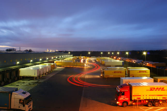 DHL inaugura una nueva línea de transporte terrestre con Alemania