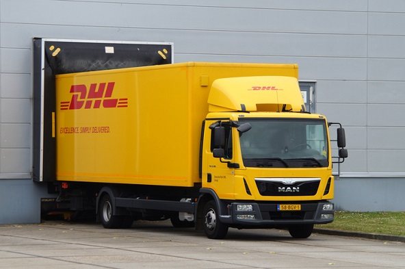 Un camión de DHL.