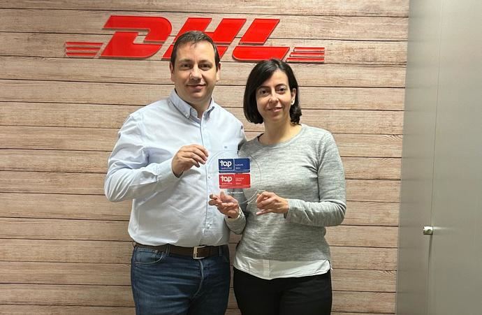 Mercadillo solidario organizado por DHL.