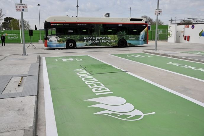 TMB pionera en poner un bus de hidrógeno dentro de una red de transporte