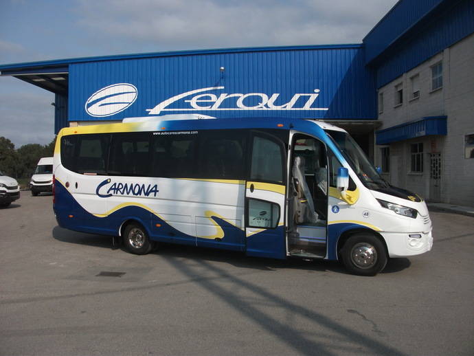 El nuevo microbús adquirido por Autocares Carmona.