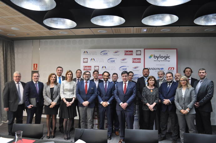 Participantes en la jornada de trabajo ‘Presente y futuro de las mudanzas’