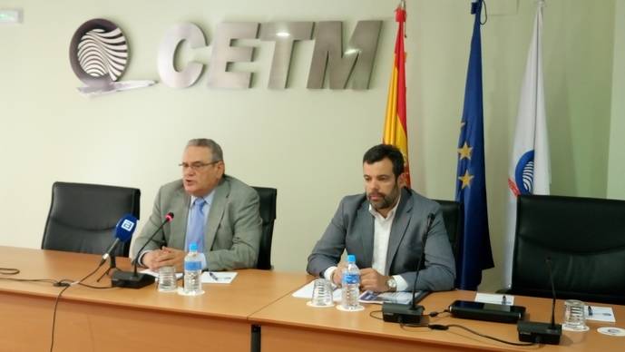 Ovidio de la Roza, presidente de la CETM y Dulsé Díaz, responsable de comunicación de la asociación.