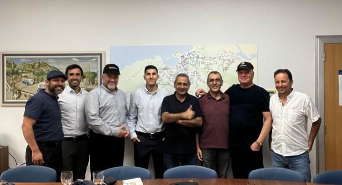 Dbus recibe la visita de la delegación del Ministerio de Transporte de Israel