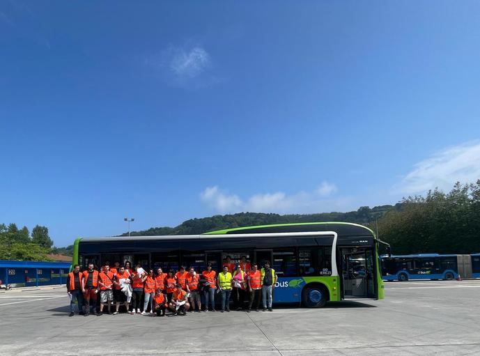 Dbus recibe a los estudiantes del nuevo Grado Superior de Movilidad