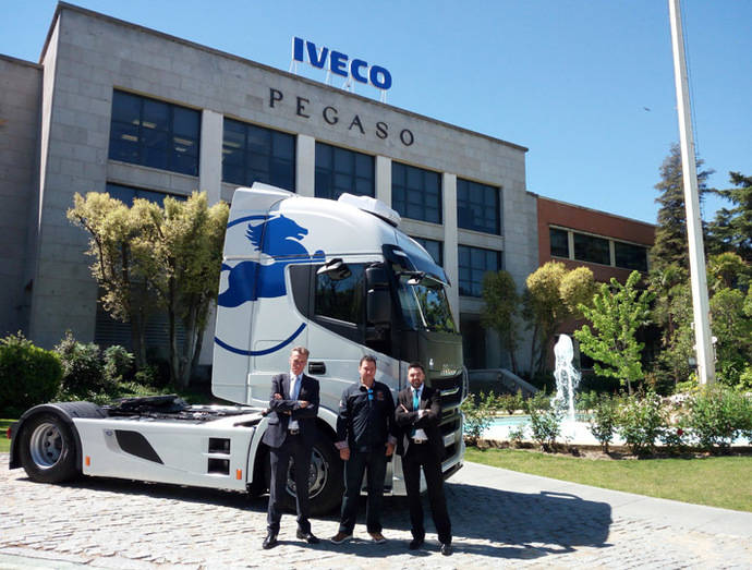 Iveco entrega un Stralis Edición Limitada Pegaso en su fábrica de Madrid