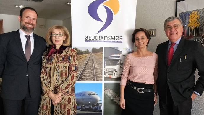 Aeutransmer firma acuerdo para potenciar el transporte marítimo