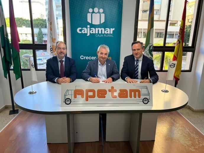Apetam y Cajamar firman un convenio para facilitar la inversión en flotas