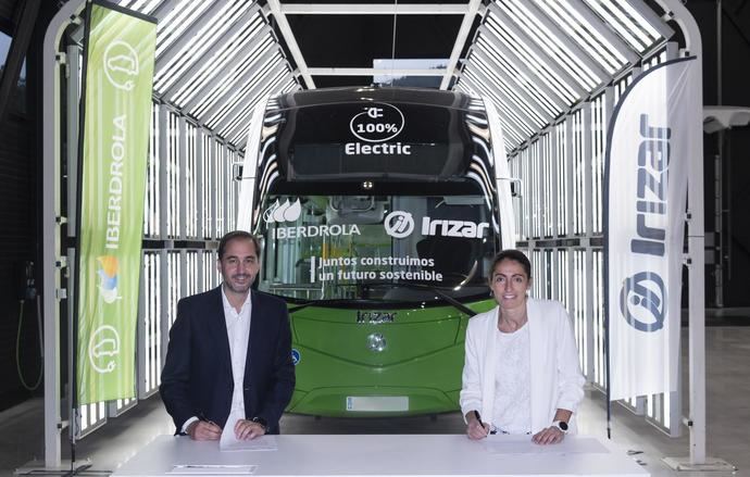 Acuerdo Irizar e Iberdrola para acelerar la movilidad eléctrica