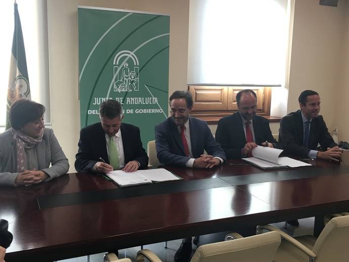 Avanza firma el contrato para comenzar a operar el Metro de Granada