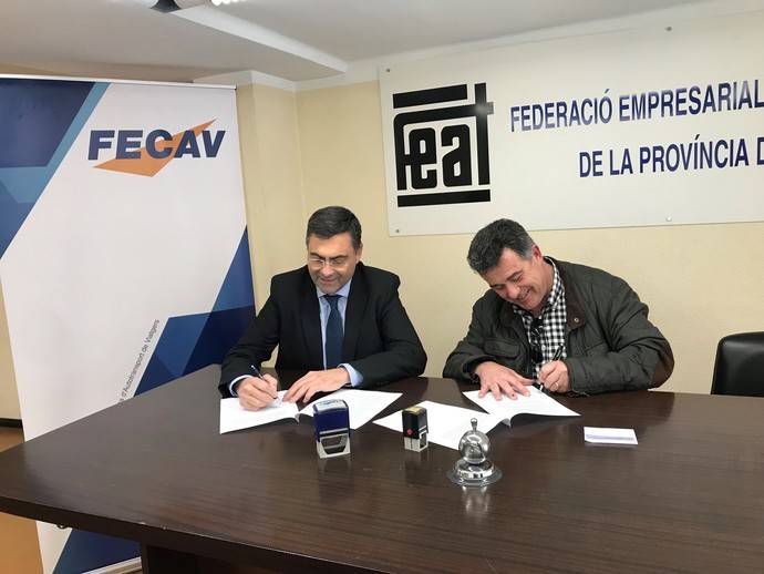 José María Chavarría y Josep Maria Jansà en el momento de la firma del convenio Fecav.