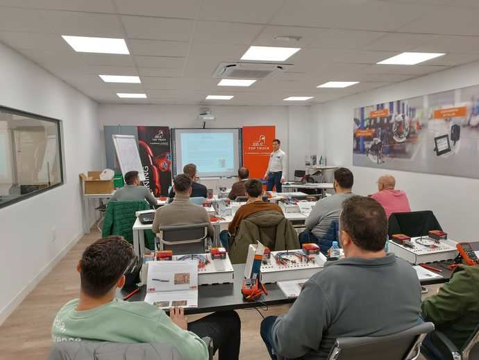 Top Truck prepara a sus talleres para los desafíos de la movilidad eléctrica