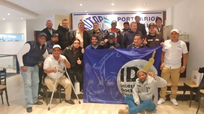 Foto de familia de algunos de los participantes en la Asamblea de la Zona Latinoamericana del International Dockworkers Council.