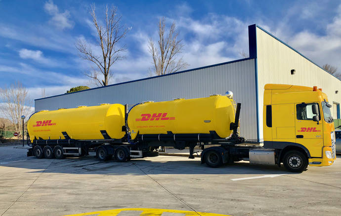 DHL pone en circulación el primer megacamión de doble cisterna