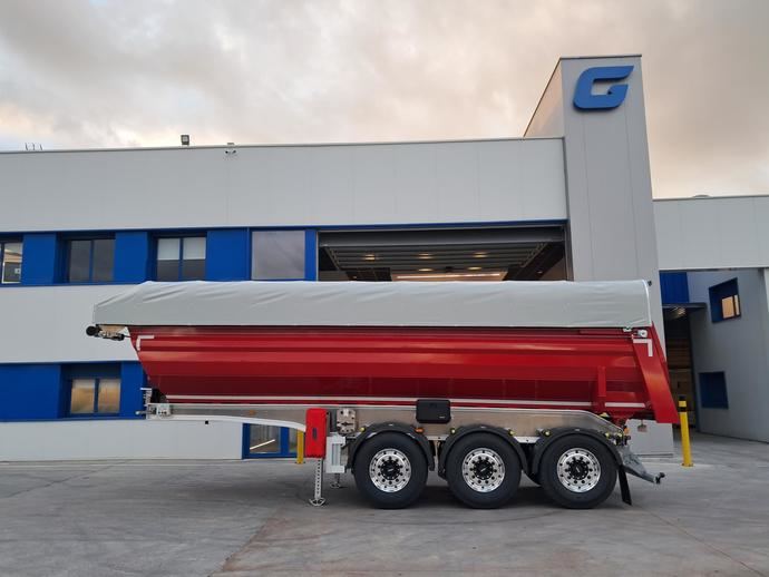 Granalu pone de largo su primer semirremolque con caja de acero