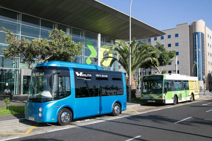 Titsa prueba un minibús 100% eléctrico para líneas urbanas
