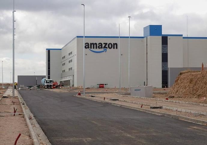 Badajoz pone en marcha 88 puntos de recarga para furgonetas Amazon