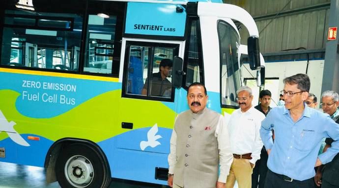 India presenta su primer autobús de pila de combustible de hidrógeno