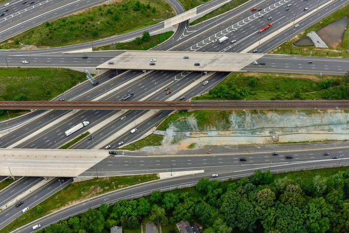 Indra se encargará de la tecnología de peaje que permitirá operar la autopista I-66 con un innovador sistema de tarificación dinámica. 