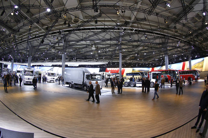 Autobuses cero emisiones y aviones no tripulados en el salón IAA 2016