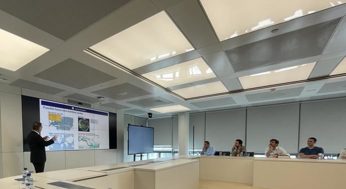 IEFL visita el Puerto de Barcelona para analizar innovaciones logísticas