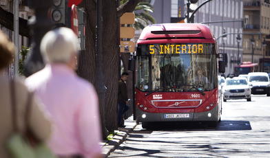 La línea cinco de la EMT valenciana estrena validadora