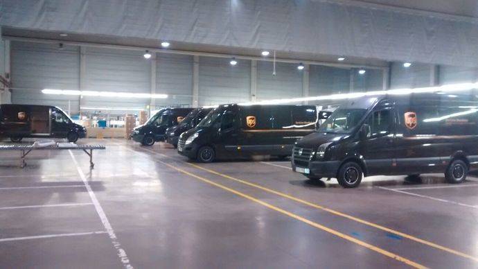 Furgonetas de UPS en una de sus instalaciones.