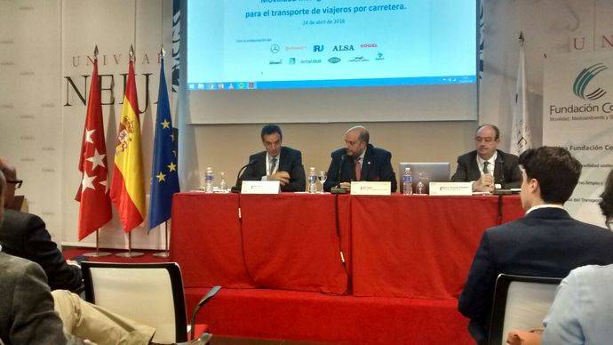 Rafael Barbadillo, Juan Cayón y Miguel Ángel Ochoa, durante el acto de inauguración de la jornada.