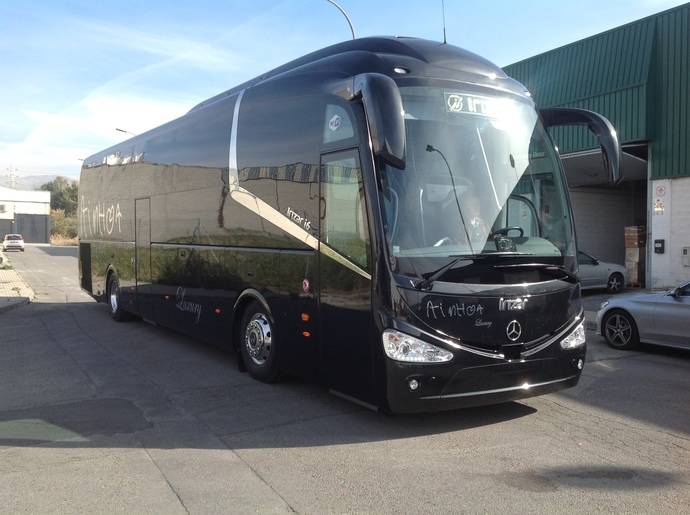 Ainhoa Bus SL incorpora un chasis OC 500 1943 RF Mercedes-Benz