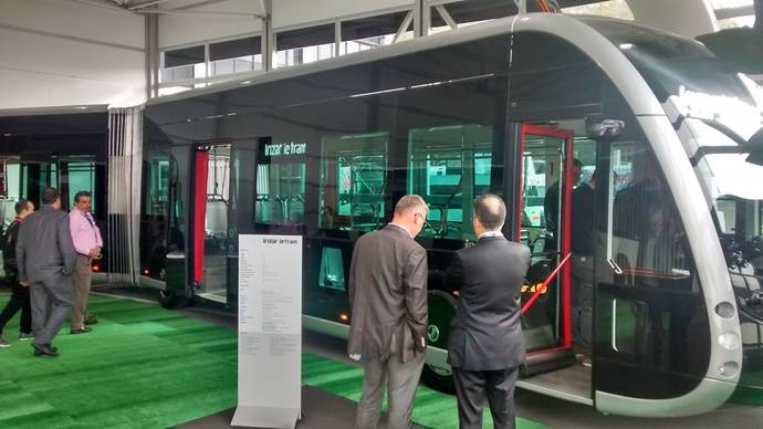 Irizar muestra al público, en Buswolrd, su nuevo vehículo eléctrico ie Tram