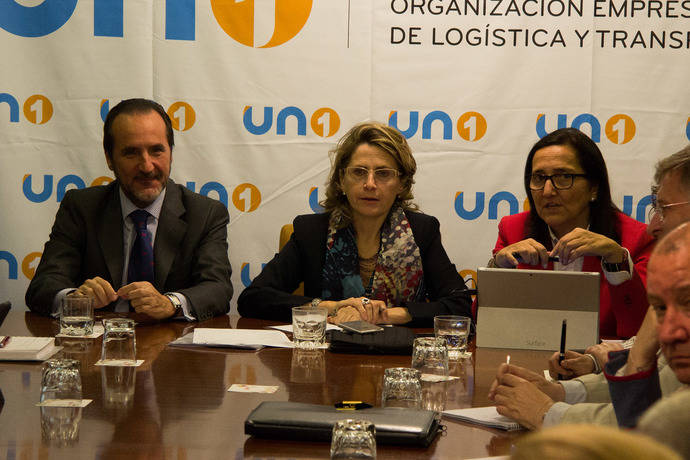 Instante de la reunión de UNO con la Directora y la Subdirectora de Aduanas.