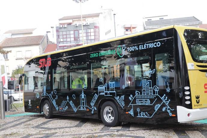 Los primeros autobuses eléctricos Irizar ya circulan en Portugal