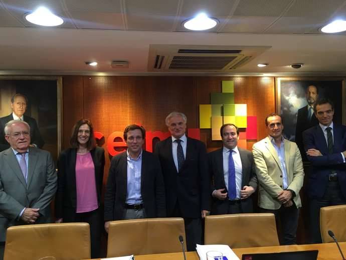 El alcalde de Madrid y el Delegado de Movilidad se reúnen con empresarios