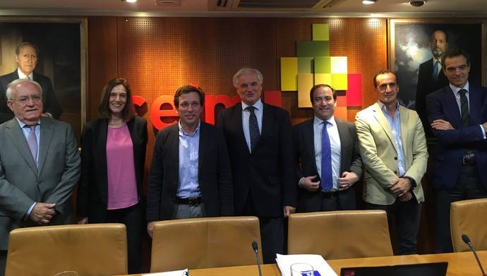 El alcalde de Madrid y el Delegado de Movilidad se reúnen con empresarios