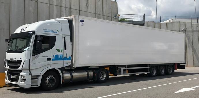 AT Robles adquiere 10 Iveco Stralis NP de gas natural, por la sostenibilidad