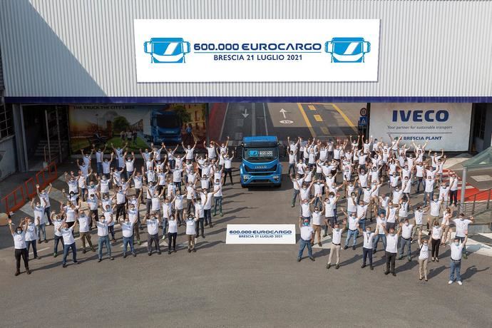 Iveco celebra el Eurocargo número 600.000, fabricado en Brescia