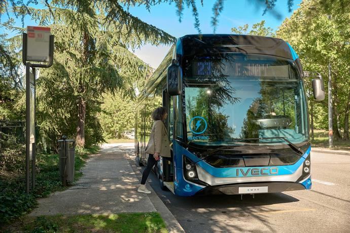 Iveco entrega diez autobuses E-WAY al Ayuntamiento de Algeciras