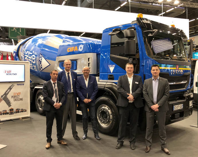 Iveco suministra a Jacky Perrenot con seis modelos Stralis X-Way NP